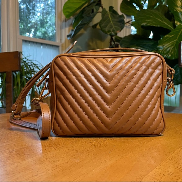 Quince Italian Leather  Quilted Crossbody Bag 6x8.5x3” Cognac  $229MSRP - Picture 6 of 14